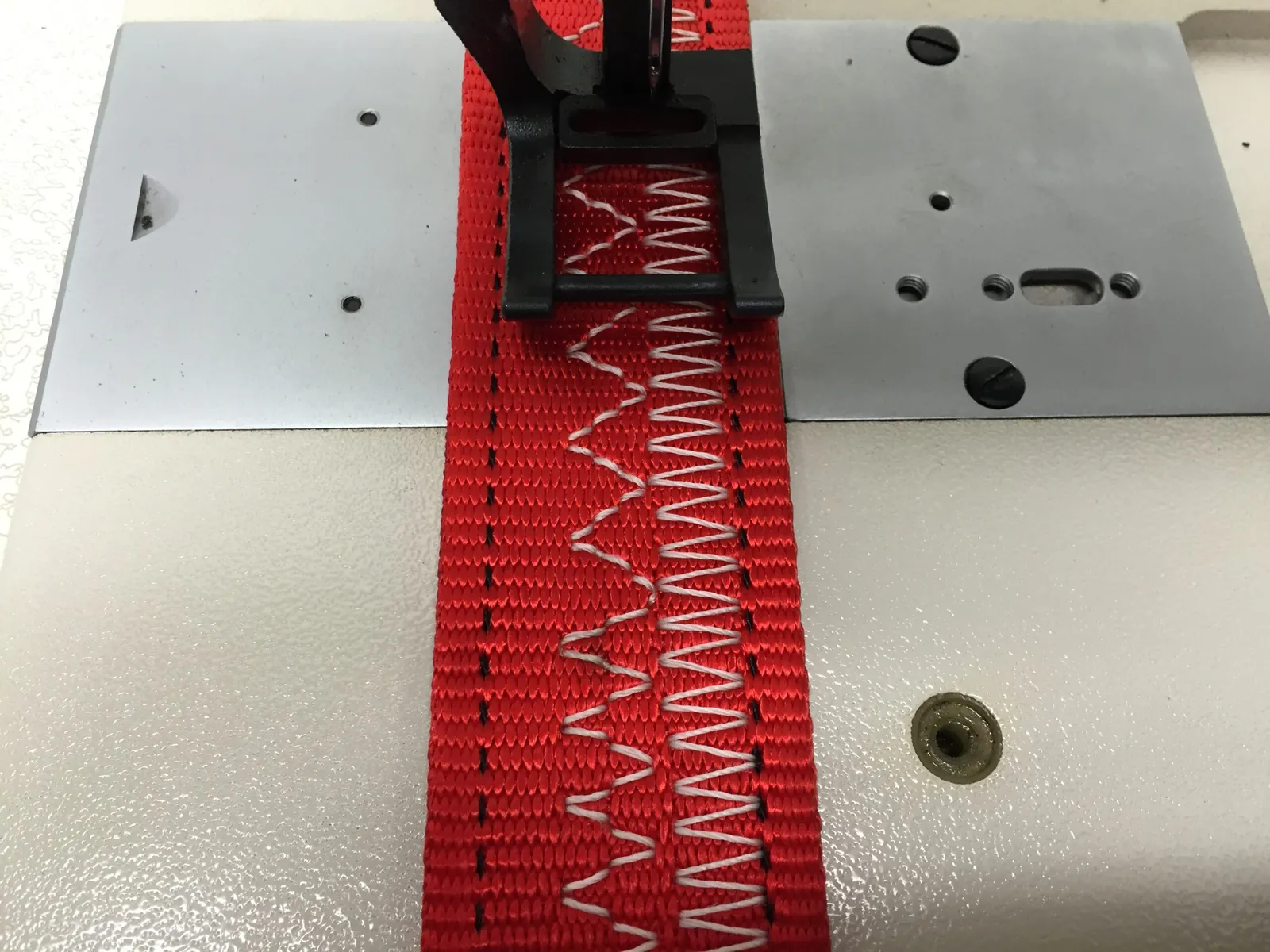 SEWPRO 204ZTS zig-zag industrial sewing machine